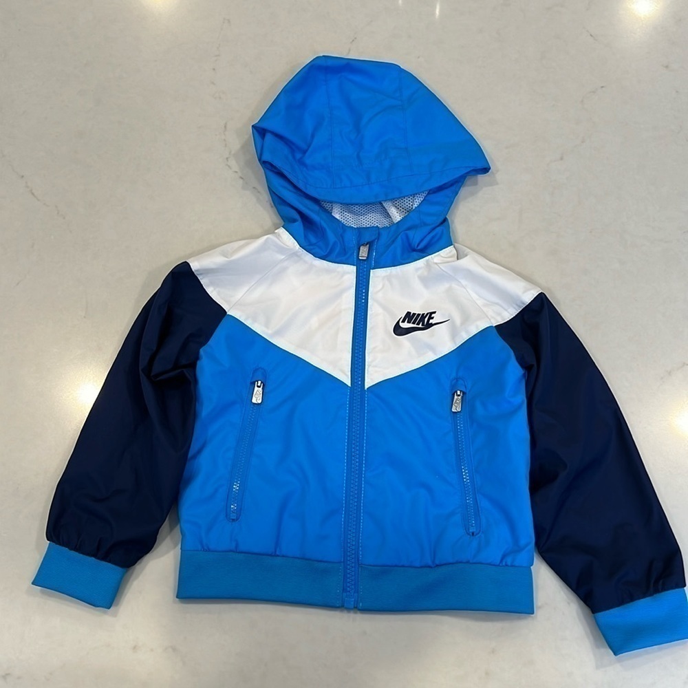 Nike Sportswear Windrunner, never worn, size 1-2 years.